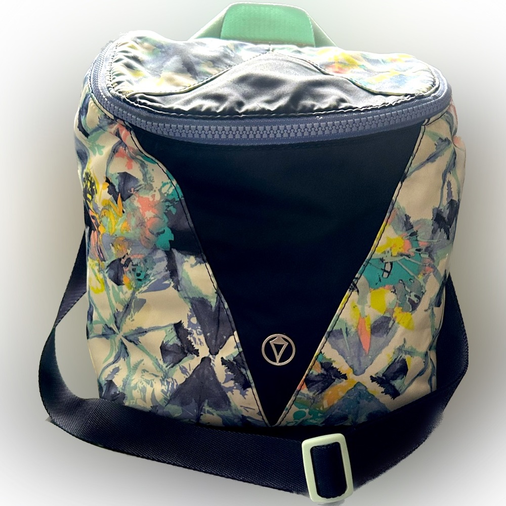 Ivivva Lululemon kids cooler lunch bag